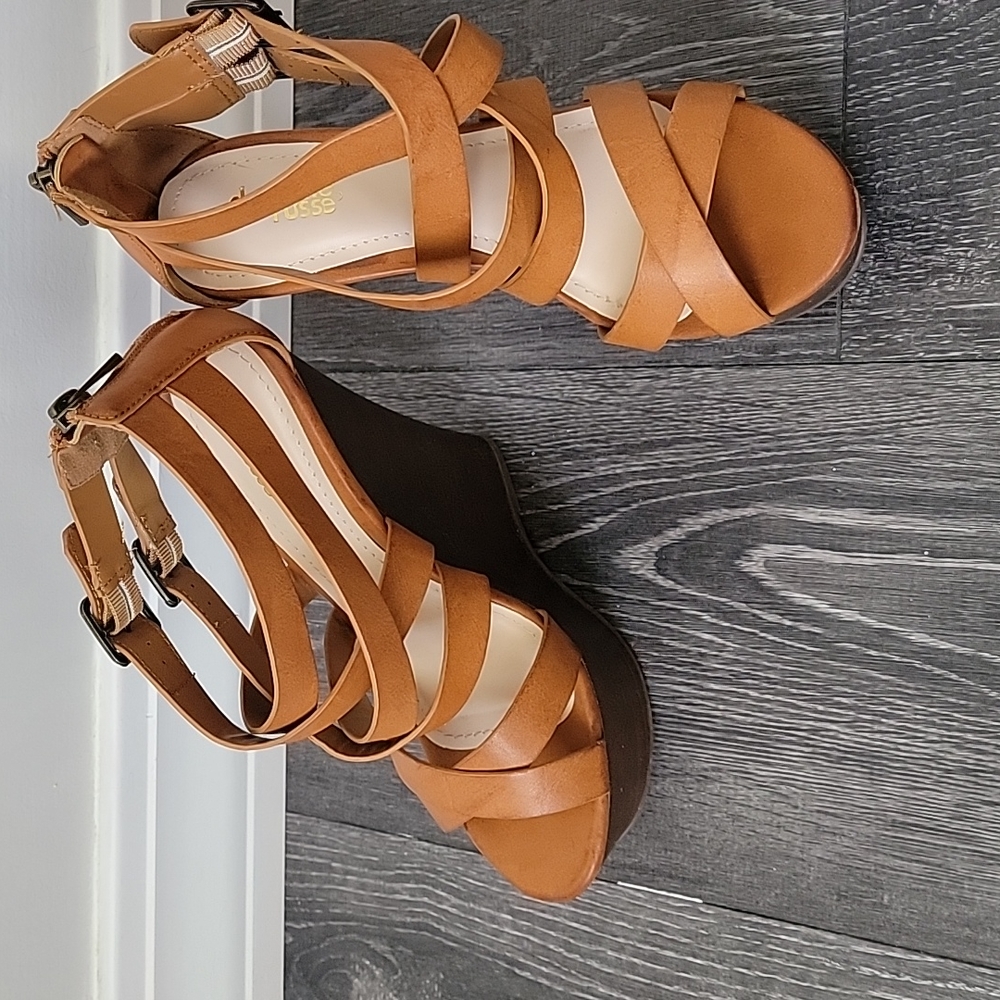Heels - Picture 2 of 8